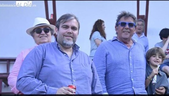 Miembros de la peña en el tendido durante la encerrona de Ledesma